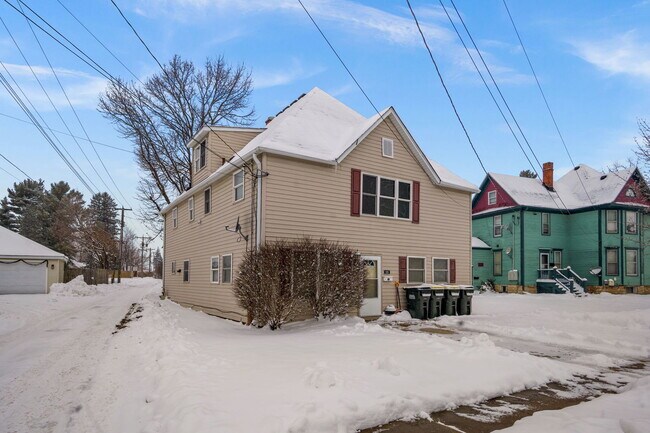 Building Photo - 109 S Stott St