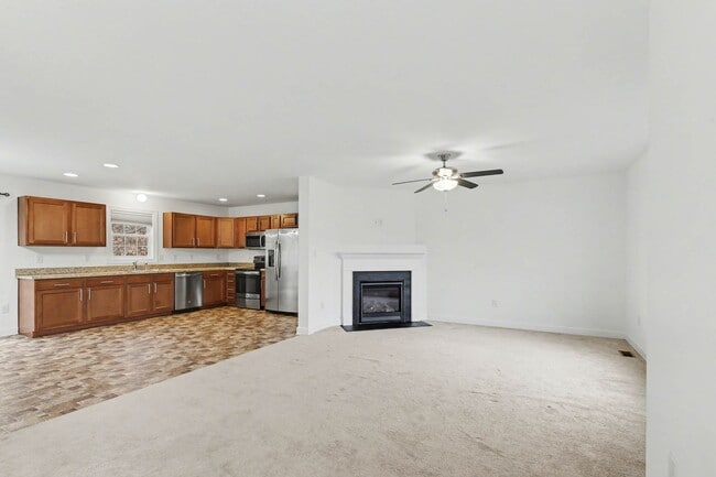 Photo - 4-bedroom, 2.5 bath with wooded view! House