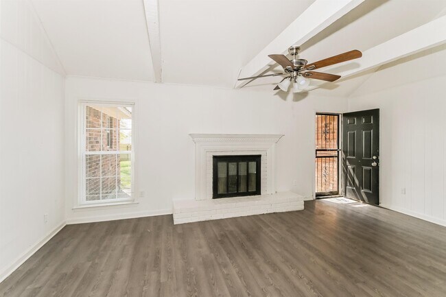 Foto del edificio - 6725 Rockingham Rd