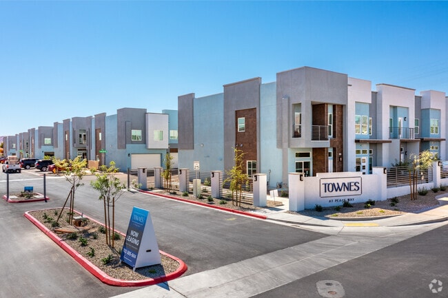 Building Photo - Townes at Peace Way