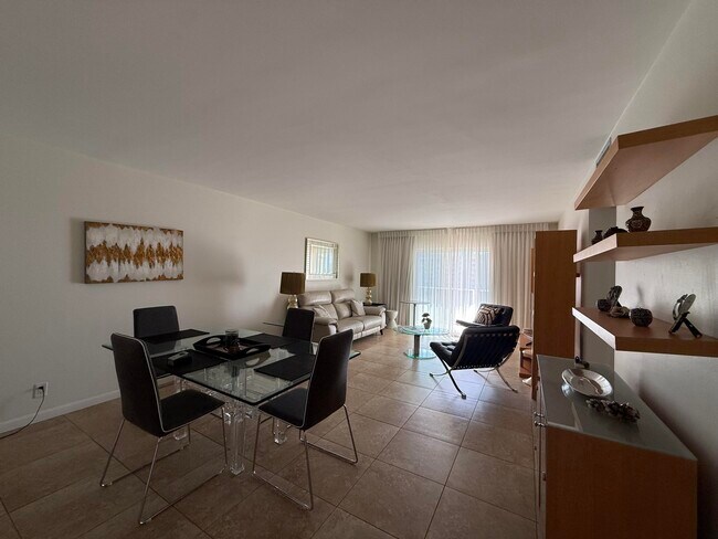 Foto del edificio - 1200 Hibiscus Ave