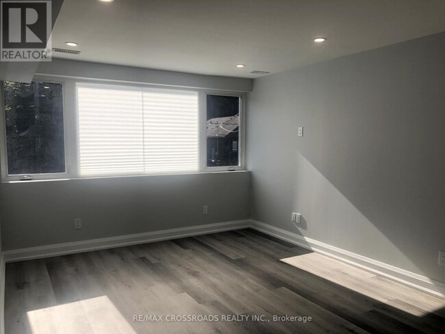 Photo du bâtiment - 25 Glenside Ave