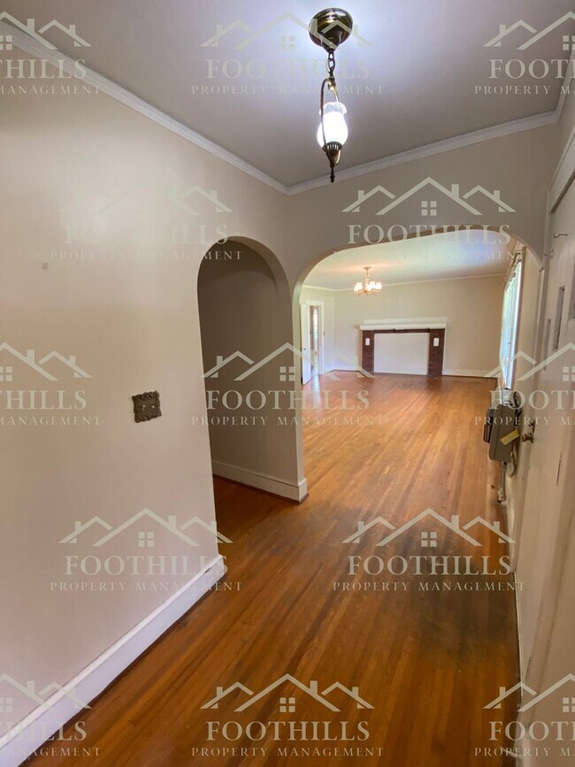 Building Photo - Amazing Charm with this 3 Bedroom/ 2 Bath ...