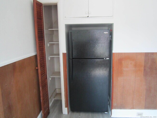 Building Photo - 84 Alcove St