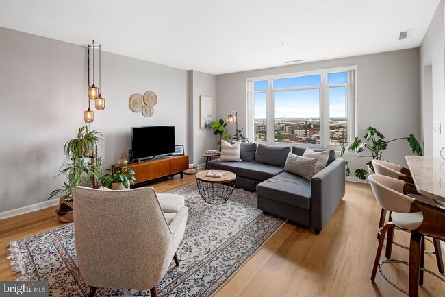 Building Photo - 100 Harborview Dr