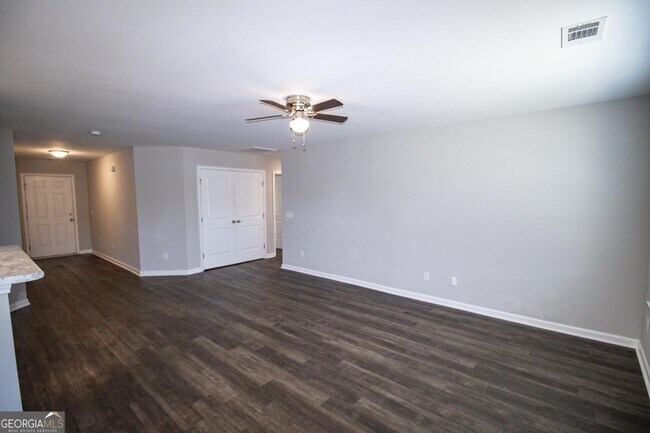 Foto del edificio - 107 Callaway Cres