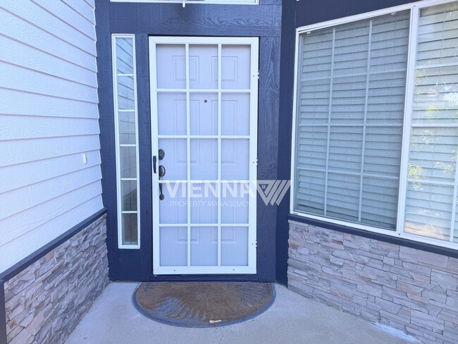 Building Photo - 2736 Genesee Dr