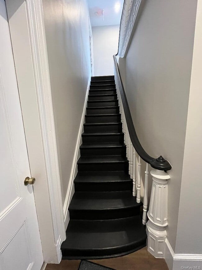 Building Photo - 19 Hudson Terrace