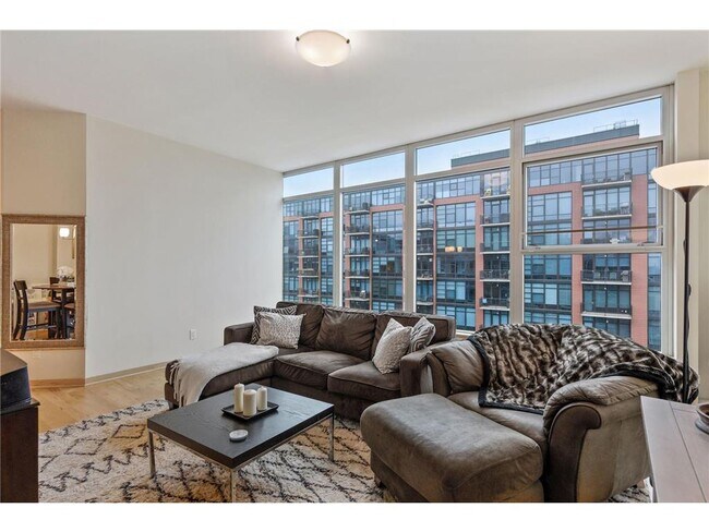 Foto del edificio - 215 10th Ave S