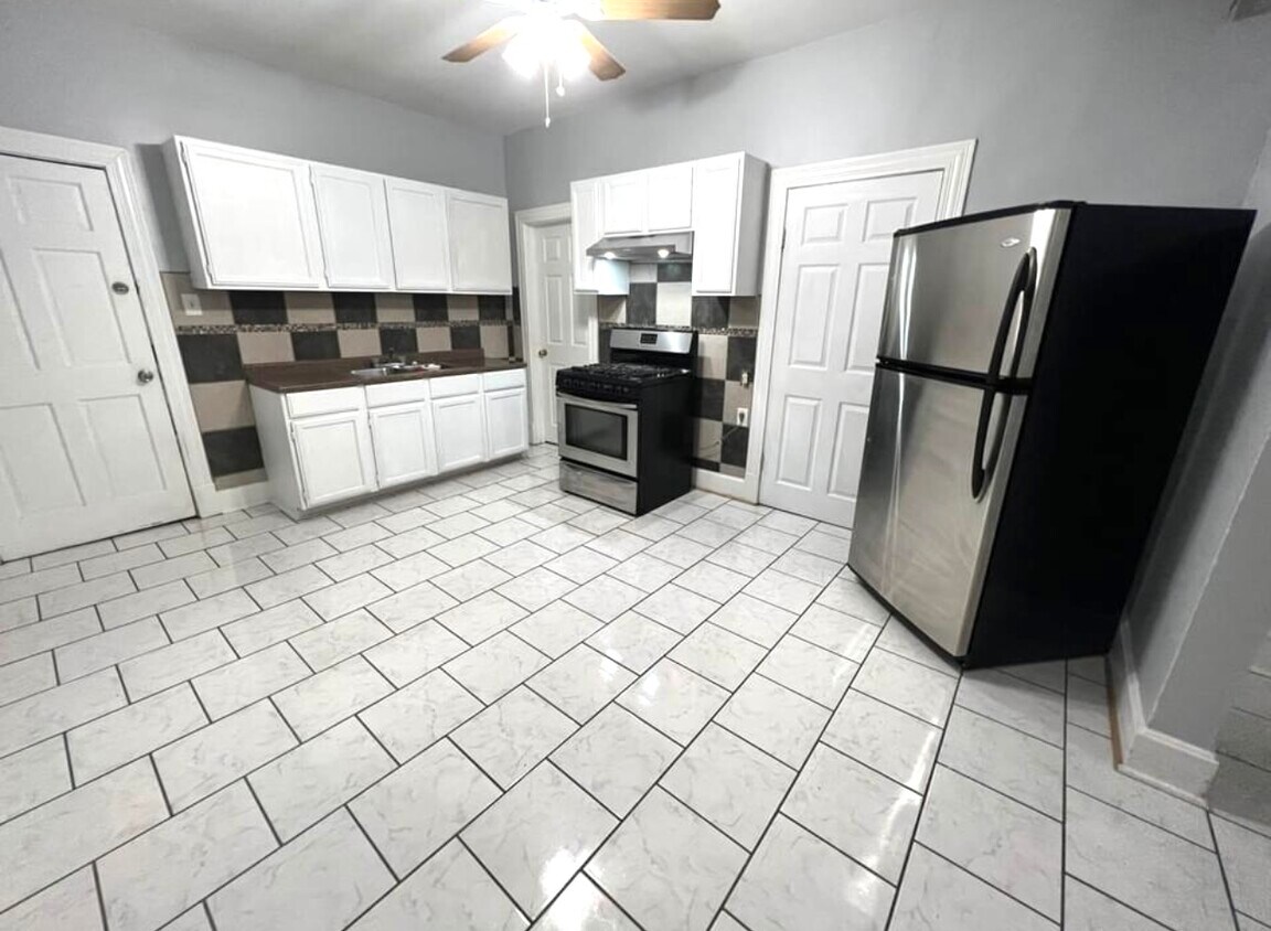 1417 S 50th Ave Unit 2R, Cicero, IL 60804 Apartments in Cicero, IL