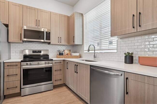 Foto del edificio - The Village at Golden Triangle