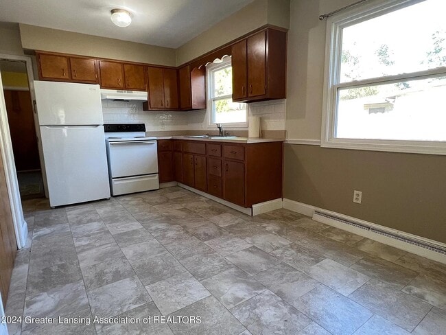 Large Kitchen - 1874 Adelpha Ave
