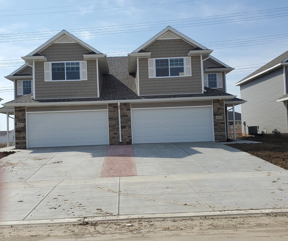 Front of Townhouse - 853 W Desert Vis