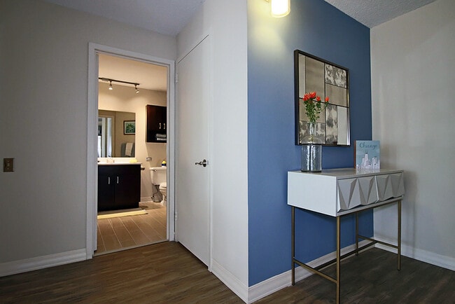 Building Photo - 11 W Chestnut St