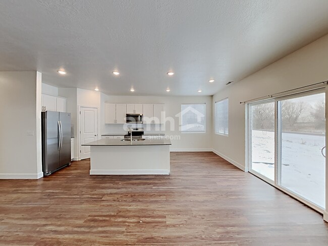 Foto del edificio - 1369 Perelle Ln