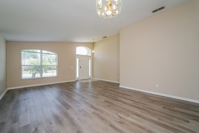 Building Photo - 17100 Woodcrest Way