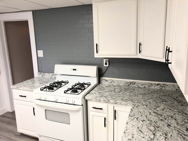 Kitchen - 108 Pharis St