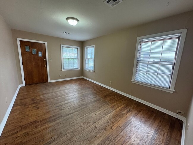 Foto del edificio - 3 bed 1 bath in Norman!