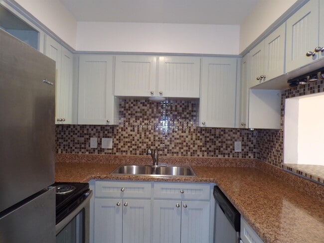 Building Photo - 1214 Hi Stirrup