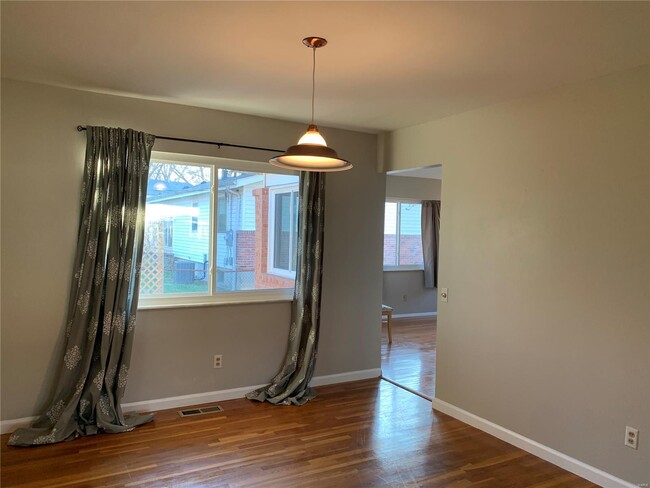 Building Photo - 738 Montmartre Dr