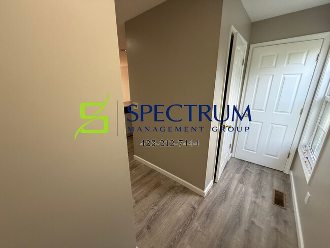 Foto del edificio - 2 Bedroom 1.5 Bath duplex with basement garage.
