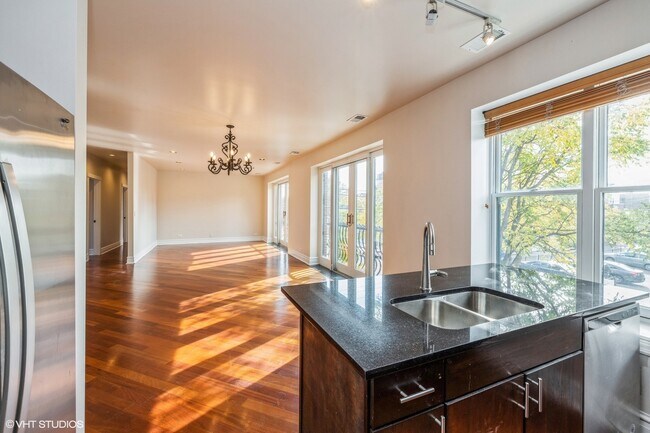 Building Photo - 754 W 33rd St