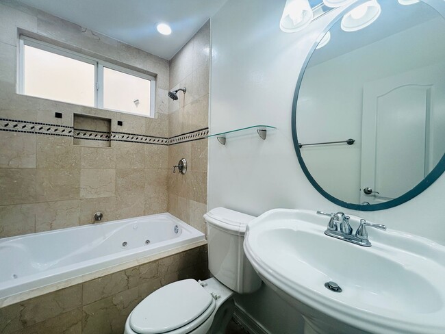 Foto del edificio - 3645 Kelton Ave