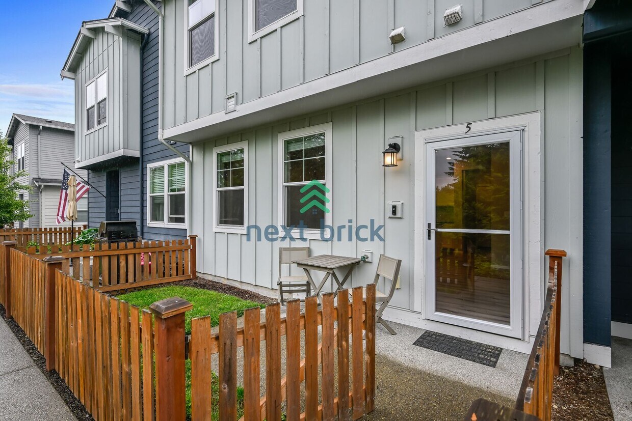 Foto principal - 3 Bed, 2.5 Bath Beautiful Condo Available ...