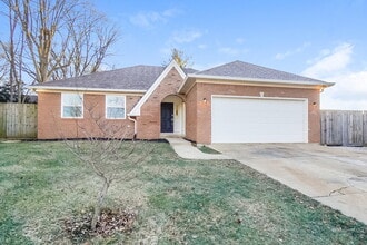 Building Photo - 703 Willow Ct