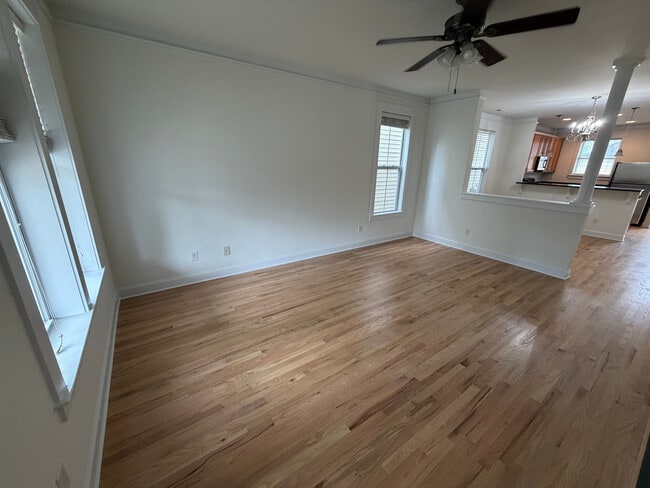 Foto del edificio - Room in House on Dubois Court