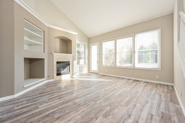 Building Photo - 4376 Foxberry Dr