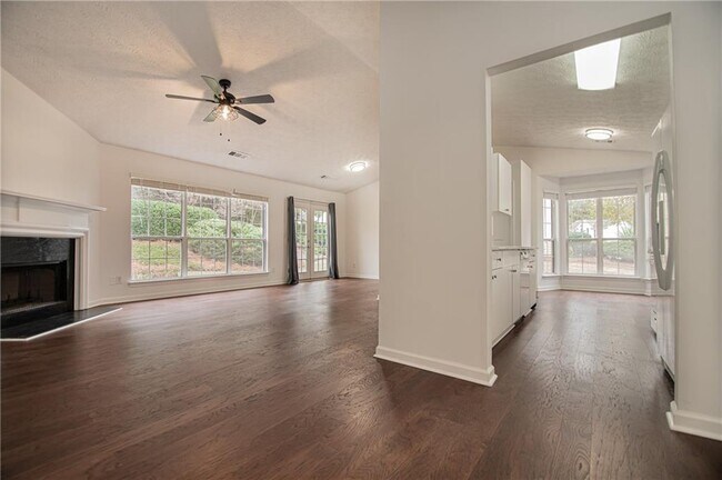 Building Photo - 3715 Oak Park Dr