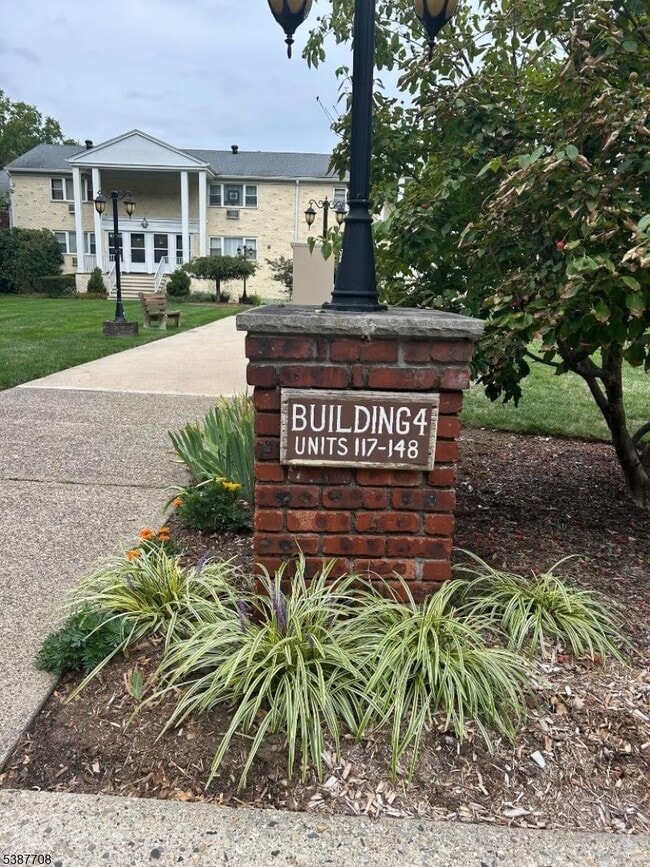 Foto del edificio - 132 Ramsey Park Ct
