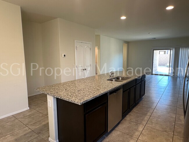Building Photo - Gorgeous Casa Grande home ready for move in