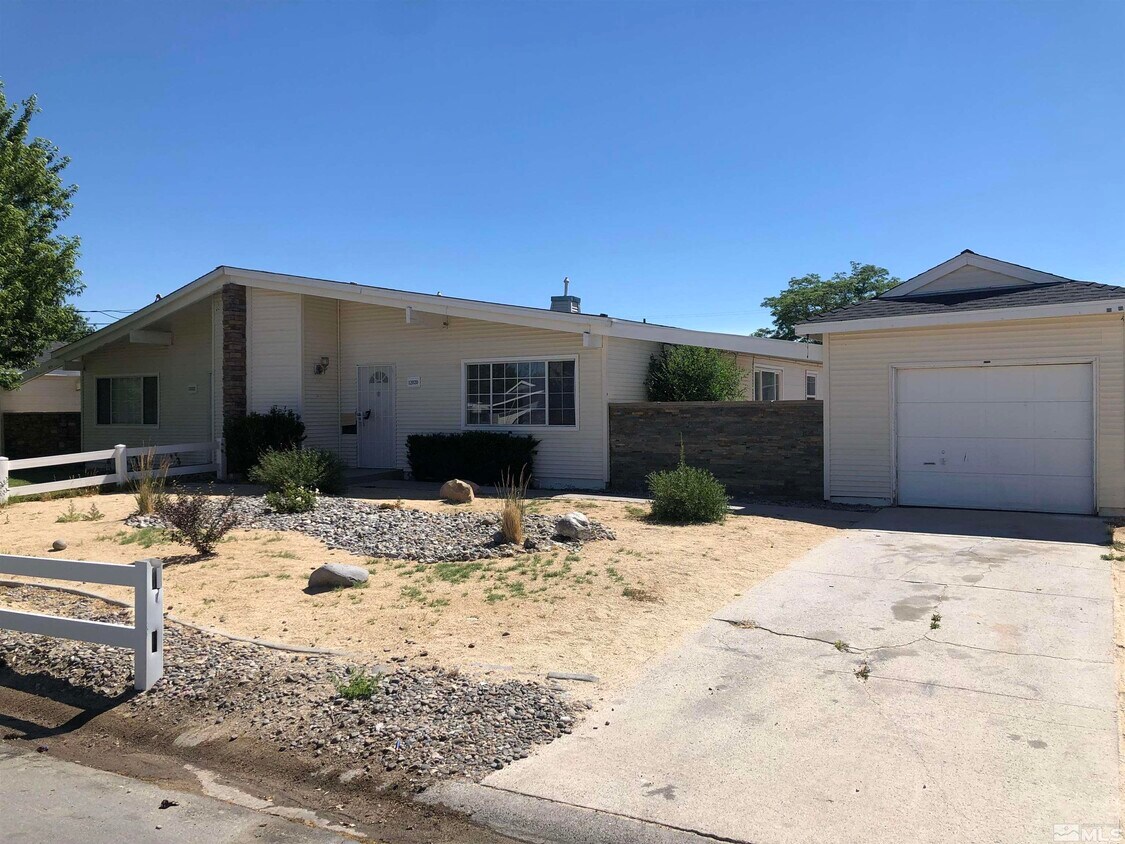12020 Green Mountain St, Reno, NV 89506 Townhouse for Rent in Reno, NV