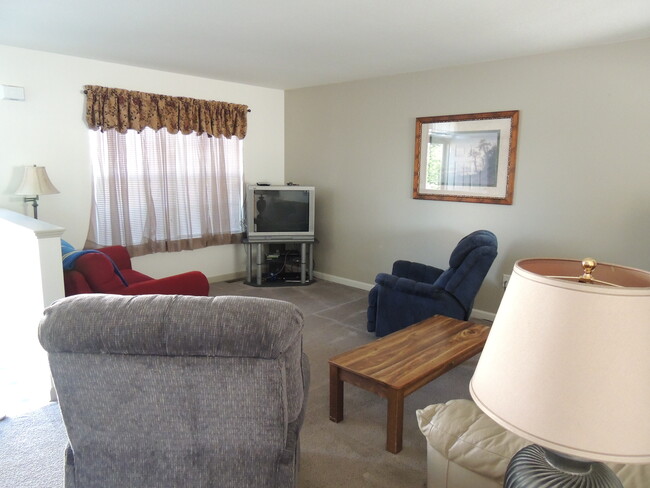 Foto del edificio - 408 Knollwood Rd