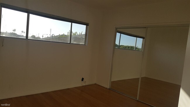 Foto del edificio - 3122 Ocean Park Blvd