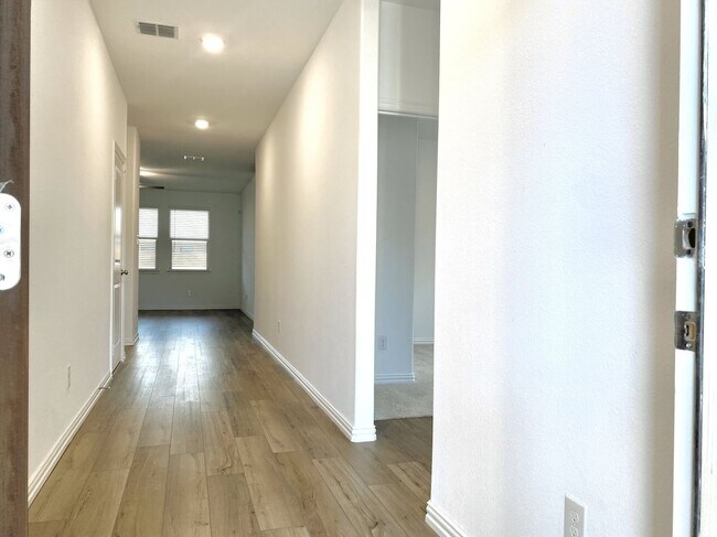 Building Photo - 1201 Sassafras Dr