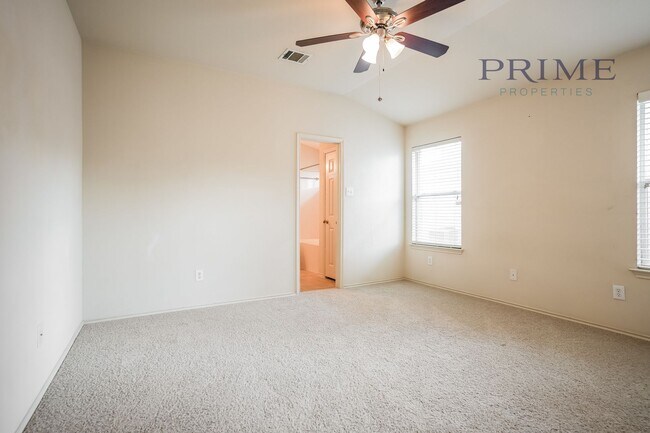 Building Photo - Amazing home ready to move in!