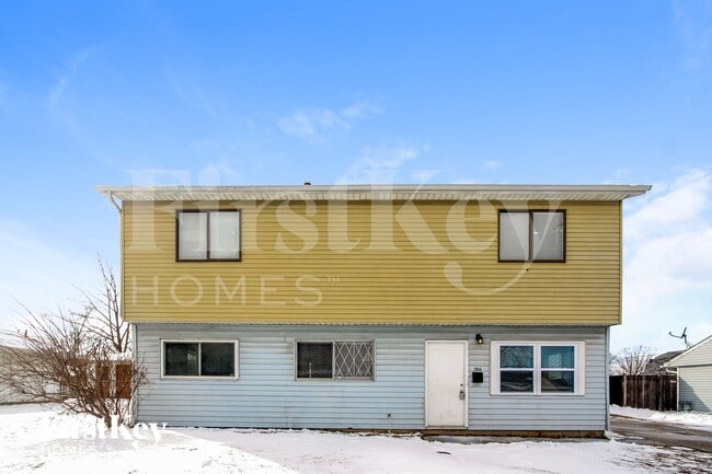 Building Photo - 2856 N Boehning St