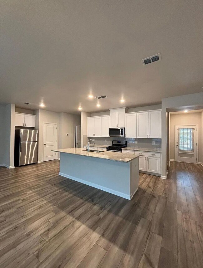 Foto del edificio - 1247 Sunny Lake Dr