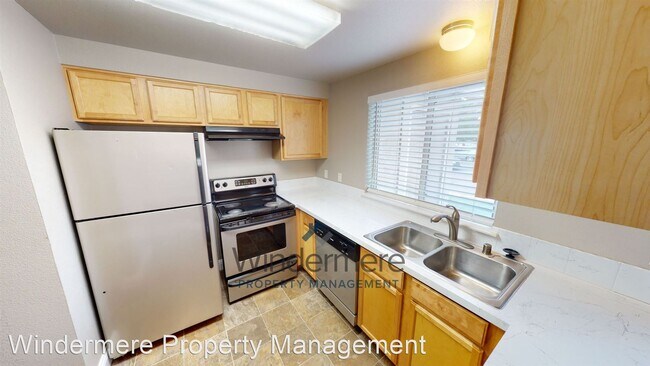 Building Photo - 3 br, 1.5 bath House - 1903 Melrose St