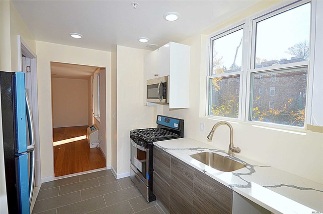 Building Photo - 55 S Middle Neck Rd
