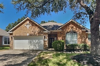 Building Photo - 15610 Forest Run Dr