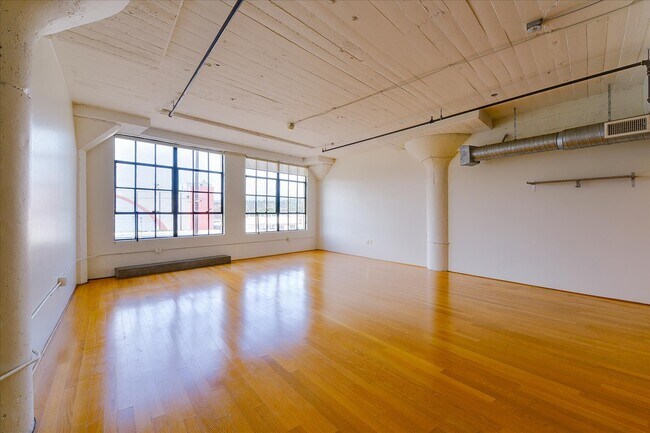 Building Photo - 200 N San Fernando Rd