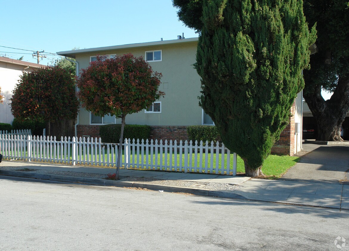 Building Photo - 611 Bryan Avenue