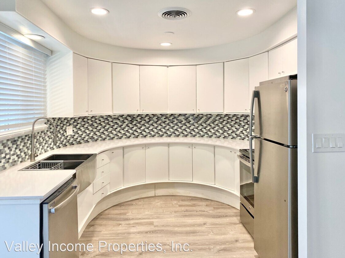 Foto principal - 2737 E Glenrosa Ave