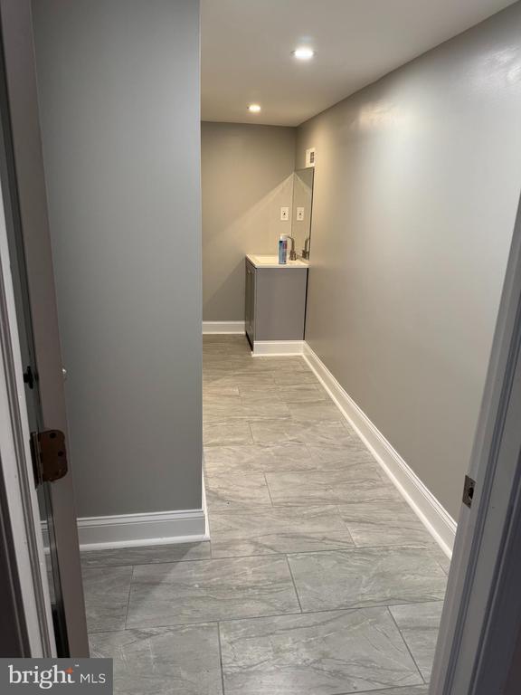 Building Photo - 2921 Baker St