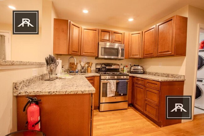 Building Photo - 4 bedroom in Brookline MA 02446