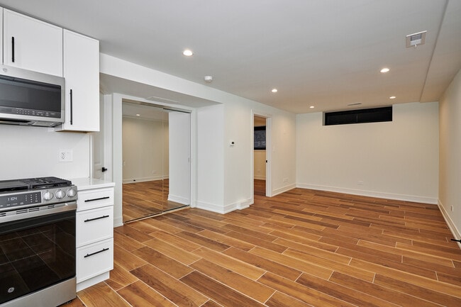 Foto del edificio - 5200 N Winthrop Ave